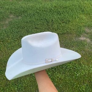 White Bailey’s hat, size 7